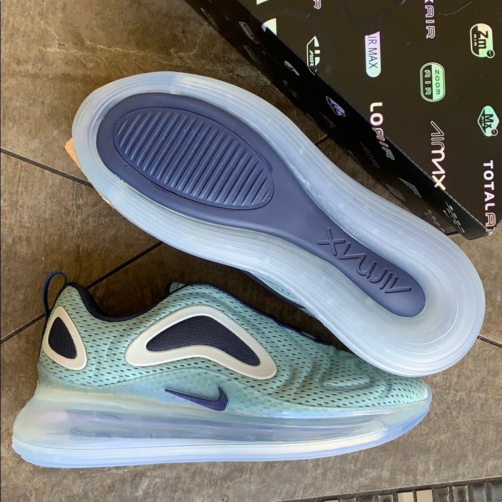 WMNS NIKE AIR MAX 720 Metallic Silver/Midnight Nav - Picture 3 of 16